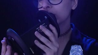 EmilyUwo Cop Licking